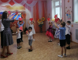 День мамы танец День мамы танец.